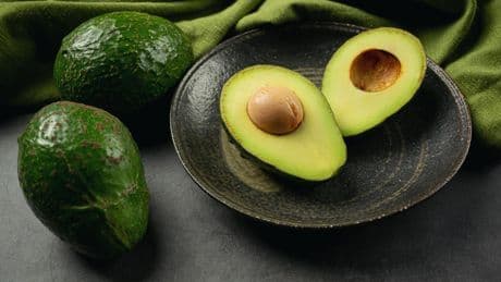 Qué puede ocurrirte si tomas un aguacate a la semana en España: el estudio de Harvard