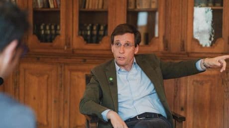 Almeida: "Rescatar Air Europa por 500.000€ apuntala que Sánchez y la banda del Peugeot están rodeados de corrupción"