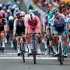 Leider Mads Pedersen maakt favorietenrol waar en voltooit hattrick in Giro d’Italia na millimetersprint