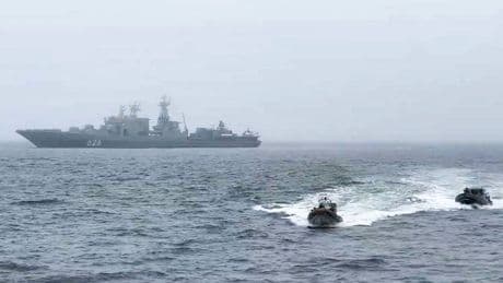 Russischer Zerstörer zieht vor Fehmarn Beobachter an und löst Drohnen-Alarm aus