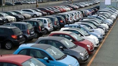 Auto, vola il mercato dell’usato: diesel e benzina le più scelte, crescono le ibride ma non le elettriche