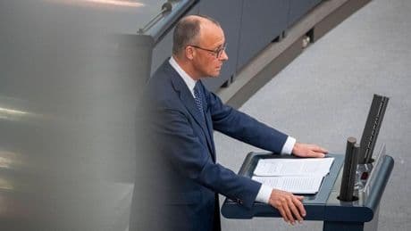 Regierungserklärung im Video: Merz überrascht mit Scholz-Lob – und erntet Applaus
