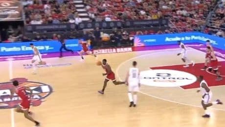 Hezonja incendia las redes con su 'pasotismo' defensivo: "Vergüenza y falta de respeto..."