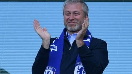 Le gouvernement britannique menace de poursuivre Abramovitch pour verser les fonds de la vente de Chelsea à l'Ukraine