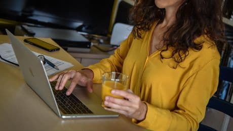 Bonus mamme 2025: fino a 480 euro anche per le autonome, ecco come richiederlo