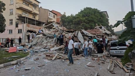 Aardbeving met kracht 6.1 treft westen Turkije