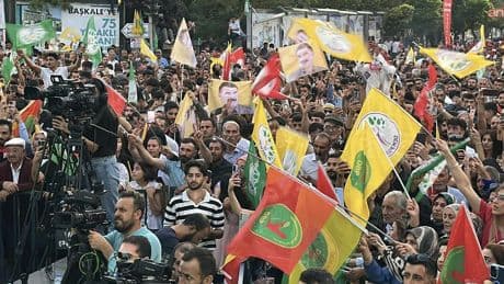 Van’da "Barış ve Demokratik Toplum" mitingi: "Kürt halkı, bütün acılara rağmen hala barış diyor"
