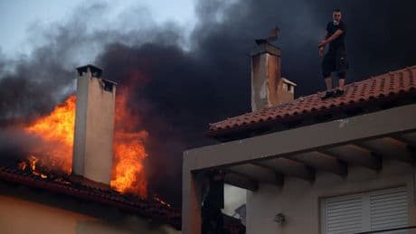 En pleine canicule, la Grèce frappée par de multiples incendies