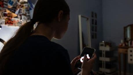 Serge Hefez, psychiatre : « Nos enfants sont trop seuls face aux écrans »