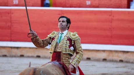 Morante de la Puebla recibe el alta hospitalaria tras ser corneado en Pontevedra