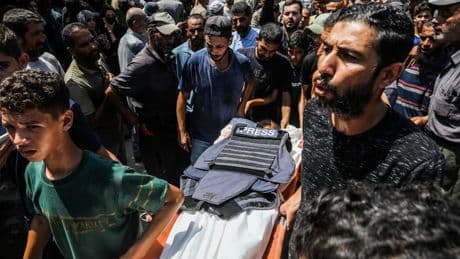 Qui sont les cinq journalistes tués à Gaza dans un bombardement de l'armée israélienne sur un hôpital?