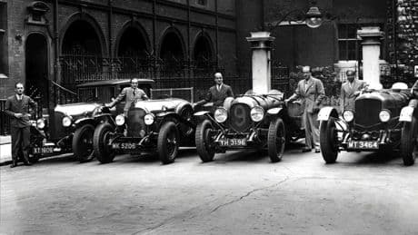 Cuatro Bentley se preparan para Le Mans Classic recreando una icónica foto de los Bentley Boys