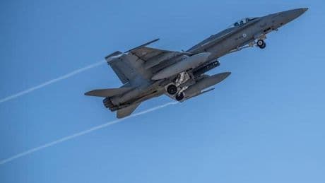 Finlandiya’da savaş uçağı düştü: Pilot fırlatma koltuğuyla kurtuldu