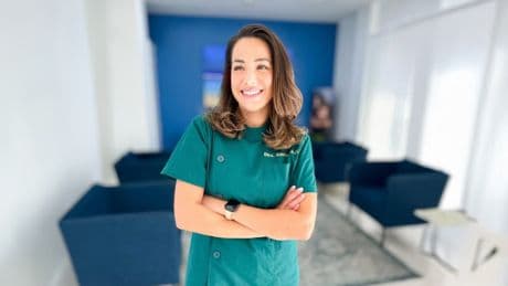 Sonia Walls, odontóloga: “Prefiero que un niño coma una chuche un domingo a que desayune galletas todos los días porque son más pegajosas y les pican los dientes”