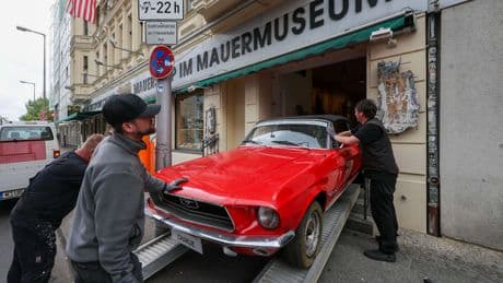 Vier Menschen aus DDR gerettet - Berühmtes Fluchthelfer-Auto nun im Mauermuseum
