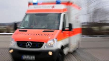 Unglück: Sturz aus dem dritten Stock - Mann in Lebensgefahr