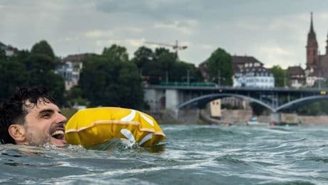 Sich in Basel einfach mal den Rhein heruntertreiben lassen