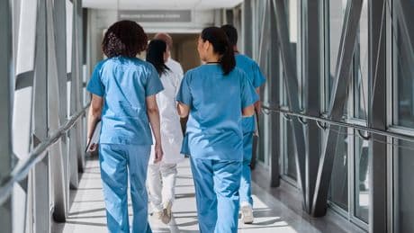 Fachkräftemangel im Gesundheitswesen: Warum Deutschland seine Ärzte verliert