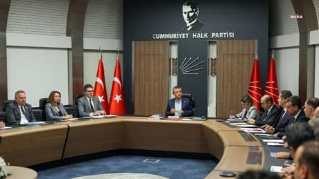 CHP MYK toplandı: Gündem Özel'e saldırı...