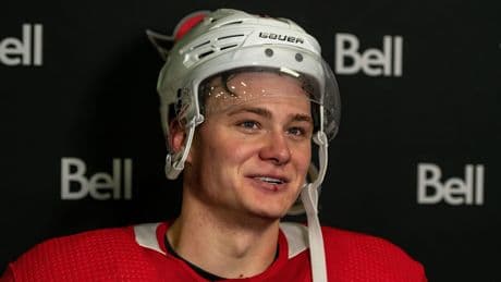 7,41 Mio Euro Jahresgehalt in der NHL - Superstar Stützle am WM-Ort eingetroffen