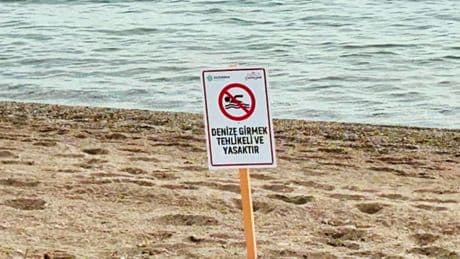 Boşuna plan yapmayın! Kaymakamlık duyurdu: O ilçede denize girmek yasaklandı