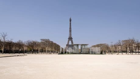 Viol d’une Ukrainienne sur le Champ-de-Mars : un suspect, disant être un mineur isolé libyen, présenté à un juge