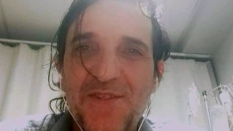 L'incidente, il tumore e i 4 anni di carcere: chi è Carlo D'Attanasio, l'italiano liberato in Papua Nuova Guinea