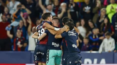 El Levante duerme líder tras noquear al Albacete y acaricia el ascenso directo