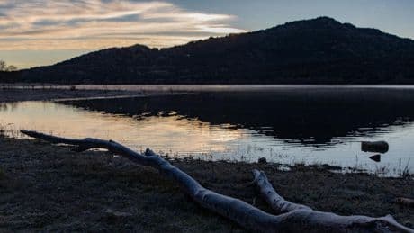 Investigan el hallazgo de un cadáver flotando en el embalse de Manzanares El Real