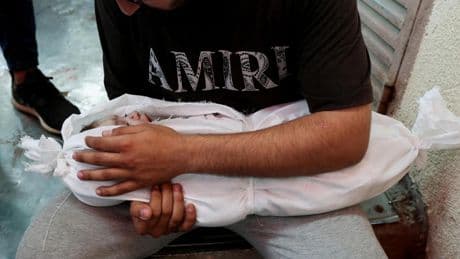 Israel bombardea de nuevo el hospital Nasser en Jan Yunis y mata a 17 personas, entre ellos varios médicos y niños