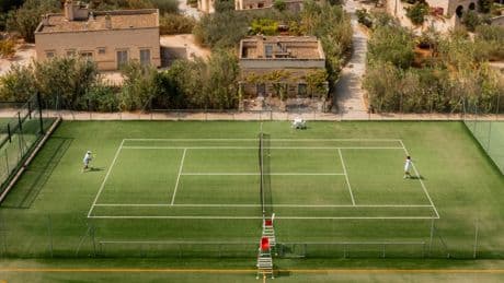 Luxe, calme et revers lifté : 10 hôtels pour amateurs de tennis