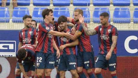 El Huesca se despide de la categoría con una victoria ante el Eldense