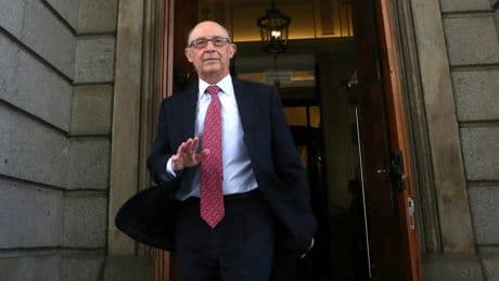 Los Mossos investigan la compra de una decena de inmuebles de los socios del despacho fundado por Montoro