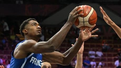 A l’Euro masculin de basket, le meneur Théo Maledon veut rattraper le temps perdu en équipe de France