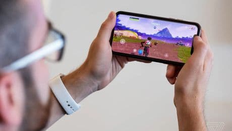 Fortnite is back on US iPhones again