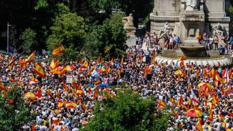 Las imágenes del día: Madrid se indigna y Barcelona cierra el Primavera Sound