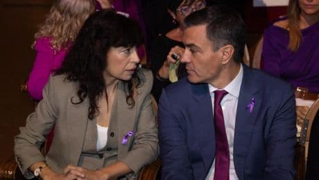 El PSOE parte sin apoyos para abolir la prostitución en plena sangría del voto femenino por Salazar, las saunas y 'sobrinas'
