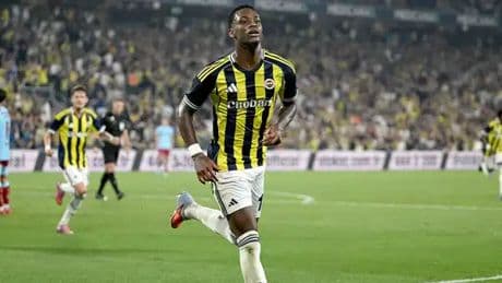 Fenerbahçe'de Jhon Duran maçı tamamlayamadı!
