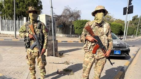 Un grupo de españoles, atrapado en un hotel de Trípoli durante un enfrentamiento entre varias guerrillas armadas