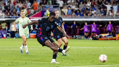 Michelle Agyemang, de recogepelotas en Wembley a salvadora de Inglaterra