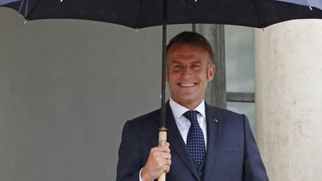 JO Paris 2024 : en vidéo, la séquence émotion publiée par Emmanuel Macron et générée à l’aide... de l’IA