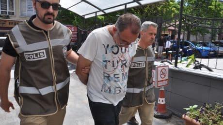 Eskişehir'de köpeği boğazını sıkarak yere atan adamın cezası belli oldu