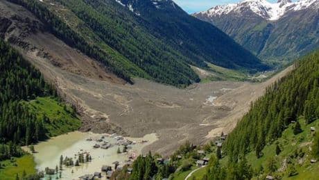 L’effondrement du glacier suisse ayant détruit Blatten est un avertissement, selon plusieurs experts