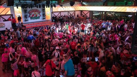Partymeile: Sexismus und Exzesse: Welche Ballermann-Klischees stimmen?