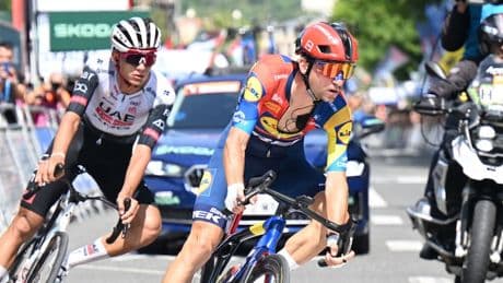Ciclismo: paura Baroncini, Ciccone carico