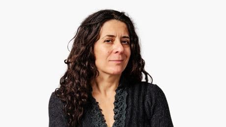 Kwaliteitsmedia mogen onze showpolitici best iets minder toegewijd bedienen
