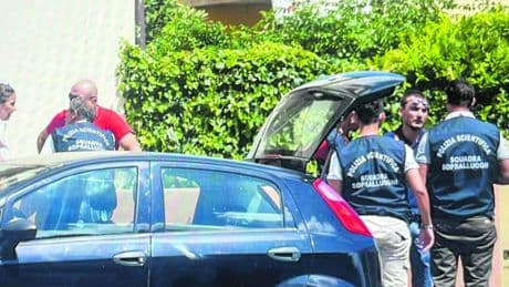 Guardia giurata spara alla compagna, chiama il 112 e si uccide