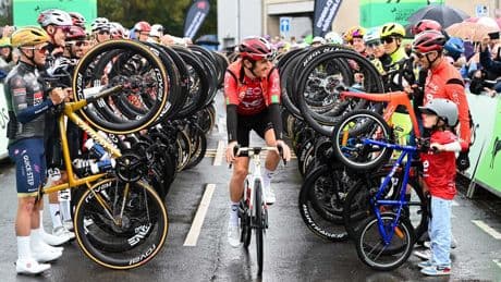 ‘We love you G’: Cardiff celebrates Geraint Thomas in final farewell