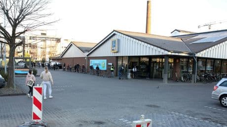 Neue Regel bei Aldi: Das ändert sich jetzt testweise am Discounter-Parkplatz