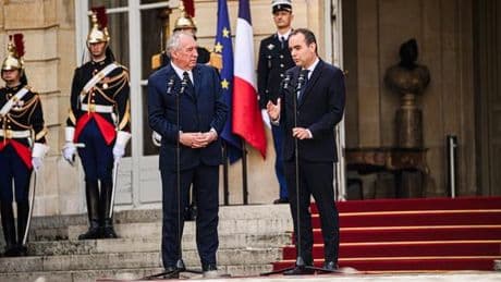 En direct, Sébastien Lecornu : le nouveau premier ministre affirme qu’il faut « des ruptures sur le fond » et « pas que sur la forme » lors de la passation des pouvoirs avec François Bayrou